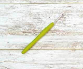 Крючок для вязания, с силиконовой ручкой, d = 2 мм, 14 см, цвет МИКС/1